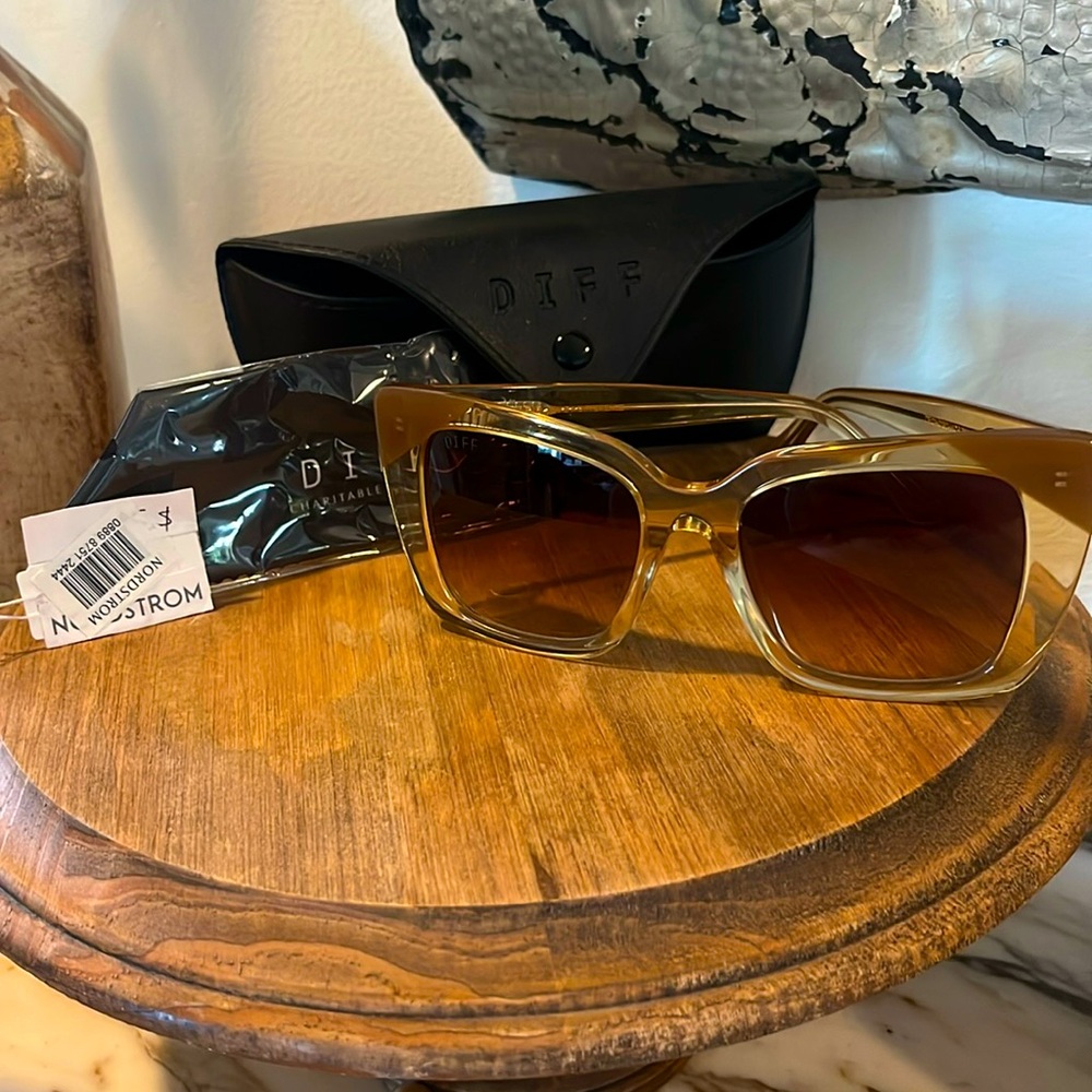 DIFF Eyewear Honey Crystal Brown Gradient Sunglasses Oversized Cat-Eye